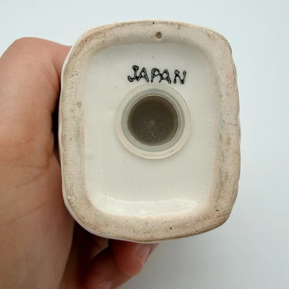 Vintage Japan Ceramic Strawberry Basket Salt and Pepper Shakers‎ Set Red Green